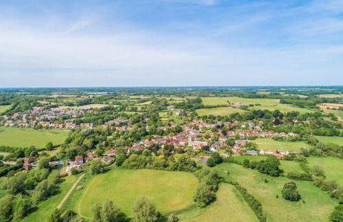 Adorable cottage with a log burner in heavenly village - Constable Lodge - Foto 6