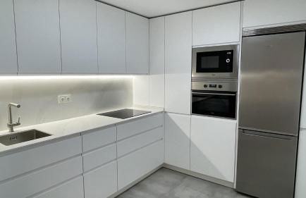 Piso de lujo en primera linea de playa y garaje - Photo 16