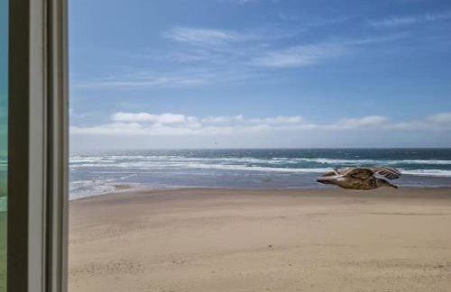 Oceanfront Suite - Top Floor - Sleeps 4 - Pool and Sauna - Foto 39