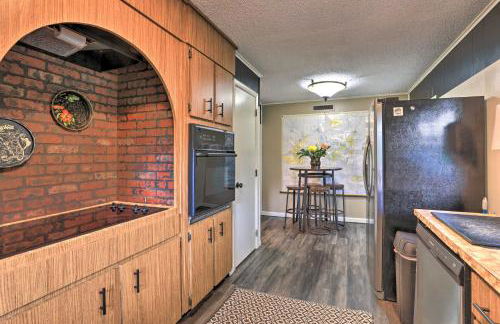 Chic A-Frame Escape with Fire Pit - Private Property - Foto 9