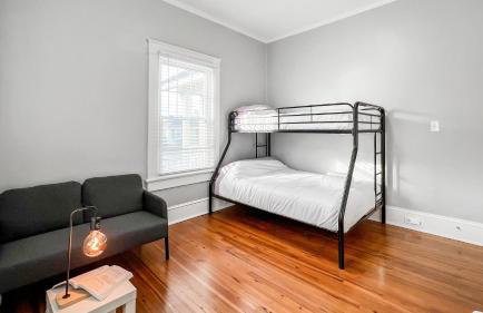 Homey Lodge - Cozy home / Walk to Revolution Mill / Near Downtown / Perfect for groups and family / Free parking - Foto 38