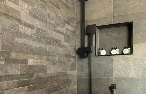 Modern, Well Presented 2-Bedroom Apartment, With Parking, Opposite Nirvana Spa - Pass the Keys - Foto 15