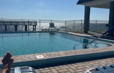 Gorgeous 2 Bedroom Waterfront Condo - Foto 38