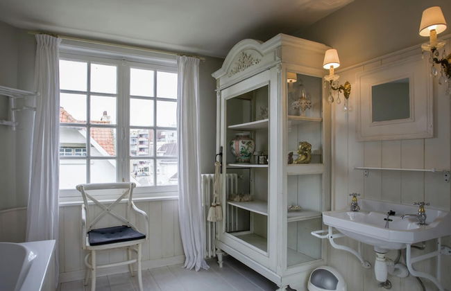 Beautiful Villa Near the Sea - Photo 36