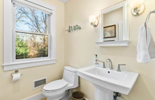 Modern Family Home Walkable to Town - Foto 18