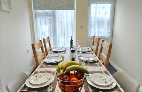 Spacious 3 Bedroom Home Ample Parking Near Shops - Photo 7