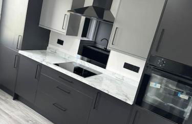 Modern 3 Bedroom Apartment - Photo 1