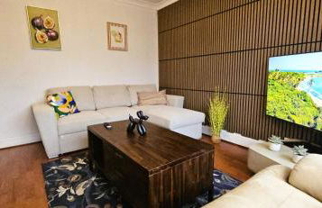 Spacious Home Near Wembley, Free Parking, Close to Tube, Garden - Photo 9