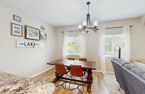 Fun on the Cove! Home with Dock and Foosball - Foto 8