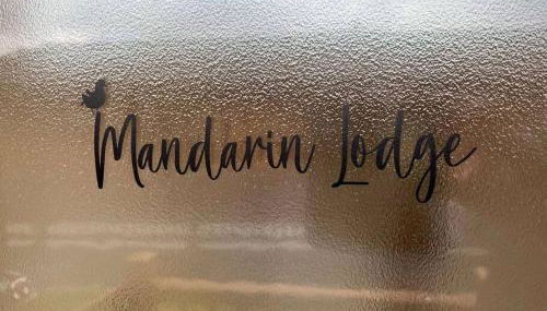 Mandarin Lodge with Hot Tub - Foto 3