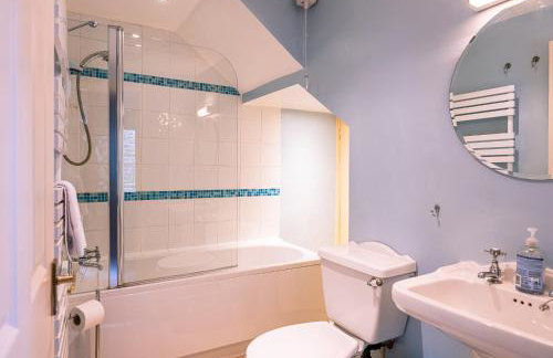 Flat 1, Literary Institute - Photo 12