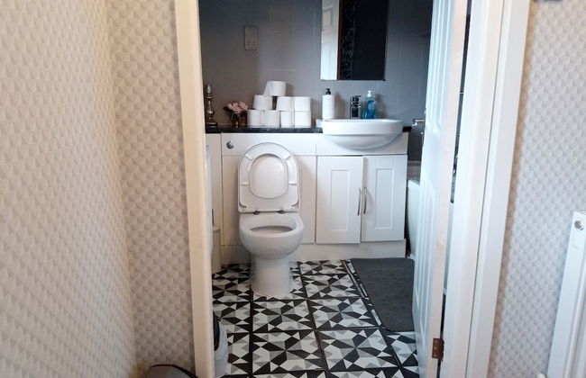 2 Bed House - Sleeps 4 - Pets - Garden - Parking - Foto 7