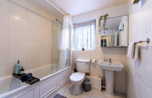 2BR - Balcony & Parking near Canary Wharf Sleeps 6 - Foto 23
