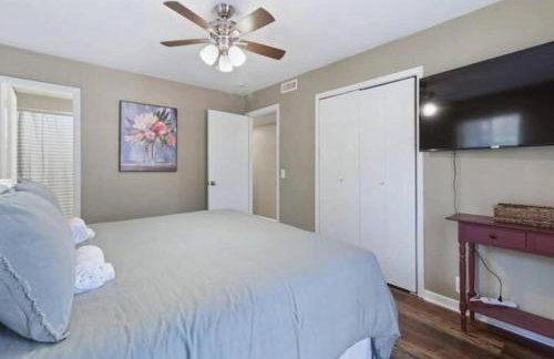 Travis' Place - Convenient and Affordable Location - Foto 14