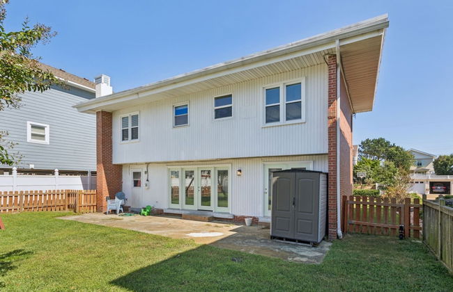 Beach Break Getaway in Virginia Beach - Photo 34