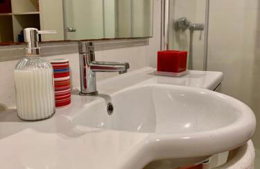 Yellow Five Apartment - Photo 5