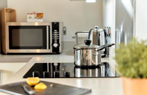 ShortstayMK Vizion apartments, with free superfast wi-fi, parking - Foto 34