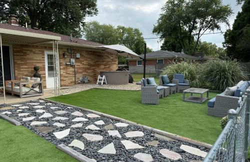 Delightful 3 Bd Home with King size bed, hot tub, playground! - Foto 48