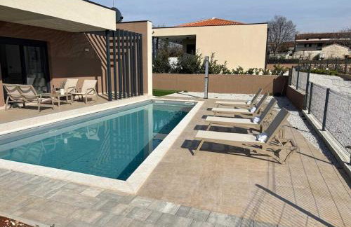 Vila Kumpanija with Pool by Vacay Villas - Foto 7