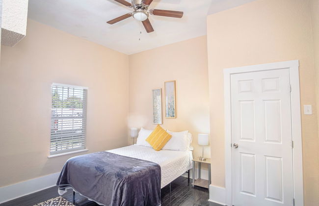 3 Br/1 BA Remodeled Home Near Downtown - Photo 5