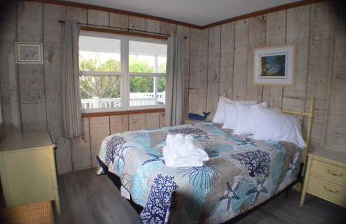 Spacious Beach House Steps to Sand - Foto 29