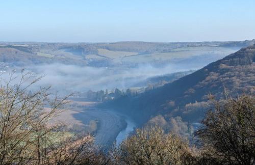 Hayloft studio in historic barn - Photo 25