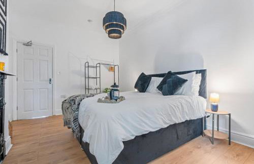 Stylish 4Bed Executive Stay WiFi and Parking - Photo 44