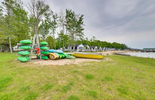 Sandy Beach and Sunset Views Cedarville Cabin 3! - Foto 30
