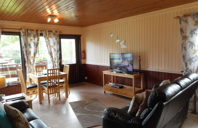 Birch Lodge 13 with Hot Tub - Photo 7