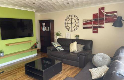 5 Bedroom House by monishortlets - Foto 1