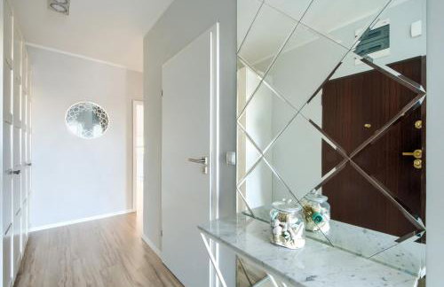 West Side Apartment - Photo 17