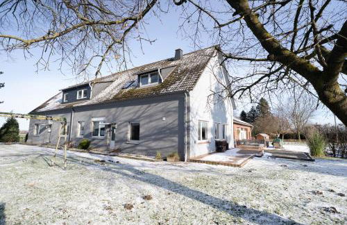 Moderne Doppelhaushälfte mit Garten & Terrasse I Free Wifi I Free Parking - Foto 21