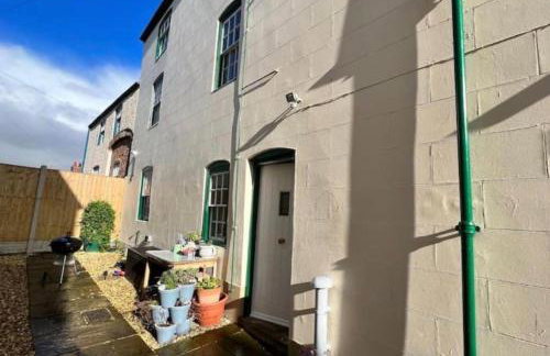 The Snug Studio Apartment - Photo 3