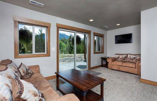 Sunny Mountain Cabin for a Group Getaway in West Glacier, Montana - Foto 44