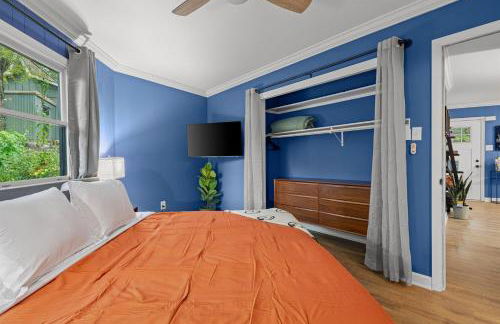 Fun & Funky Asheville Home with Pool Table, Darts - Foto 17