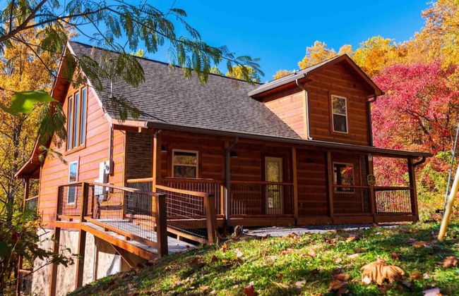 Whispering Pines Retreat By Ghosal Luxury Lodging - Photo 1