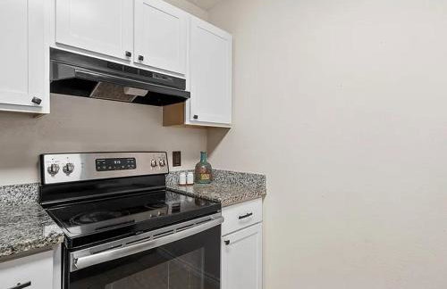 4 Bedroom 2 bath Beautiful spacious home for rent 1300 a month - Photo 3