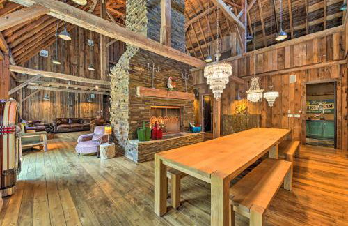 Luxe Barndominium with Home Gym, Theater, and More! - Foto 6