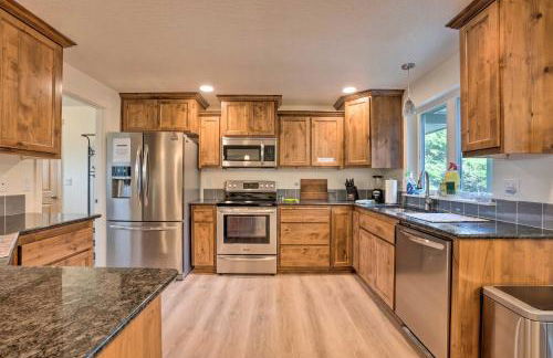 Spacious Bandon Getaway - 2 Blocks to Ocean! - Foto 8