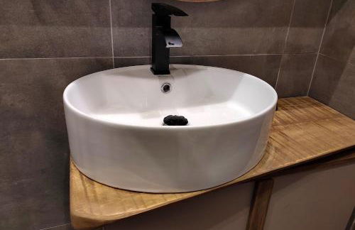 Kasoni Home , Απόλυτα κεντρικό διαμέρισμα μπροστά στη λίμνη - Foto 30