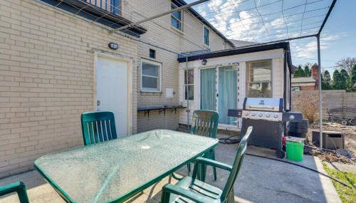 Walk to Detroit Zoo Home with Sunroom and Patio! - Foto 2