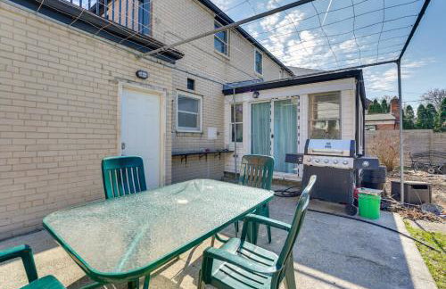 Walk to Detroit Zoo Home with Sunroom and Patio! - Foto 2