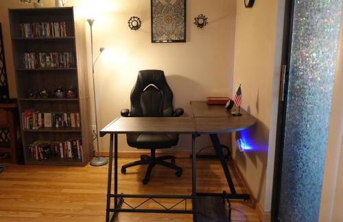 Entire 1 BR Condo- Near Anschutz, UC Health, DIA- In-Unit Washer Dryer- Seasonal Discounts! - Foto 11