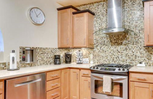 Walk Downtown Stunning Condo with Attached Garage - Foto 9