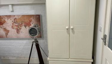 Smart Studio Apartment with Private Entrance in Dorking - Foto 4, wardrobe