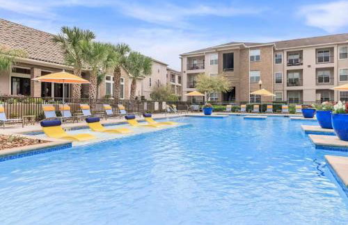 Lux Resort-Style Pool, Gym, Parking Near Houston - Foto 21