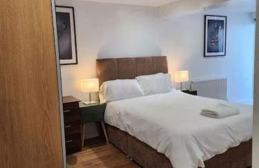 Lovely En-suite Room with private entry, Close to Station - Foto 9