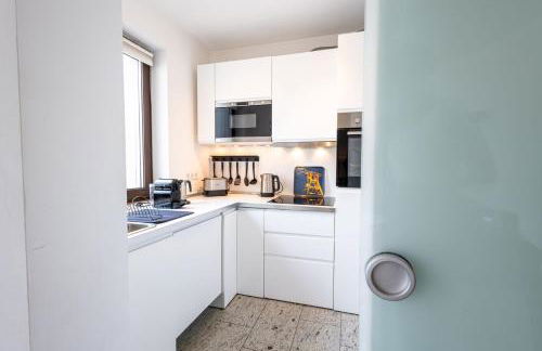 Rob's Suite - Zentrale Design-Suite am Opernplatz, 2 Zimmer, 2 Bäder und Top-Ausstattung - Foto 14