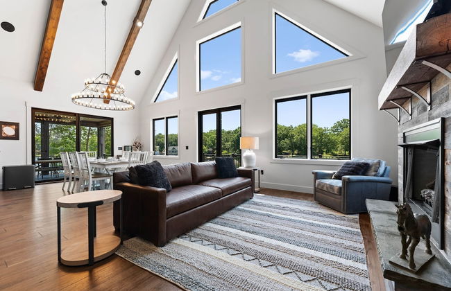 Gray Fox Lodge by Avantstay Waterslide Pool Theater Sleeps 23 - Foto 23