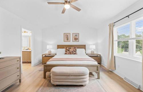 Sapphire Bloom, Boutique Lake Retreat with Hot tub - Foto 3